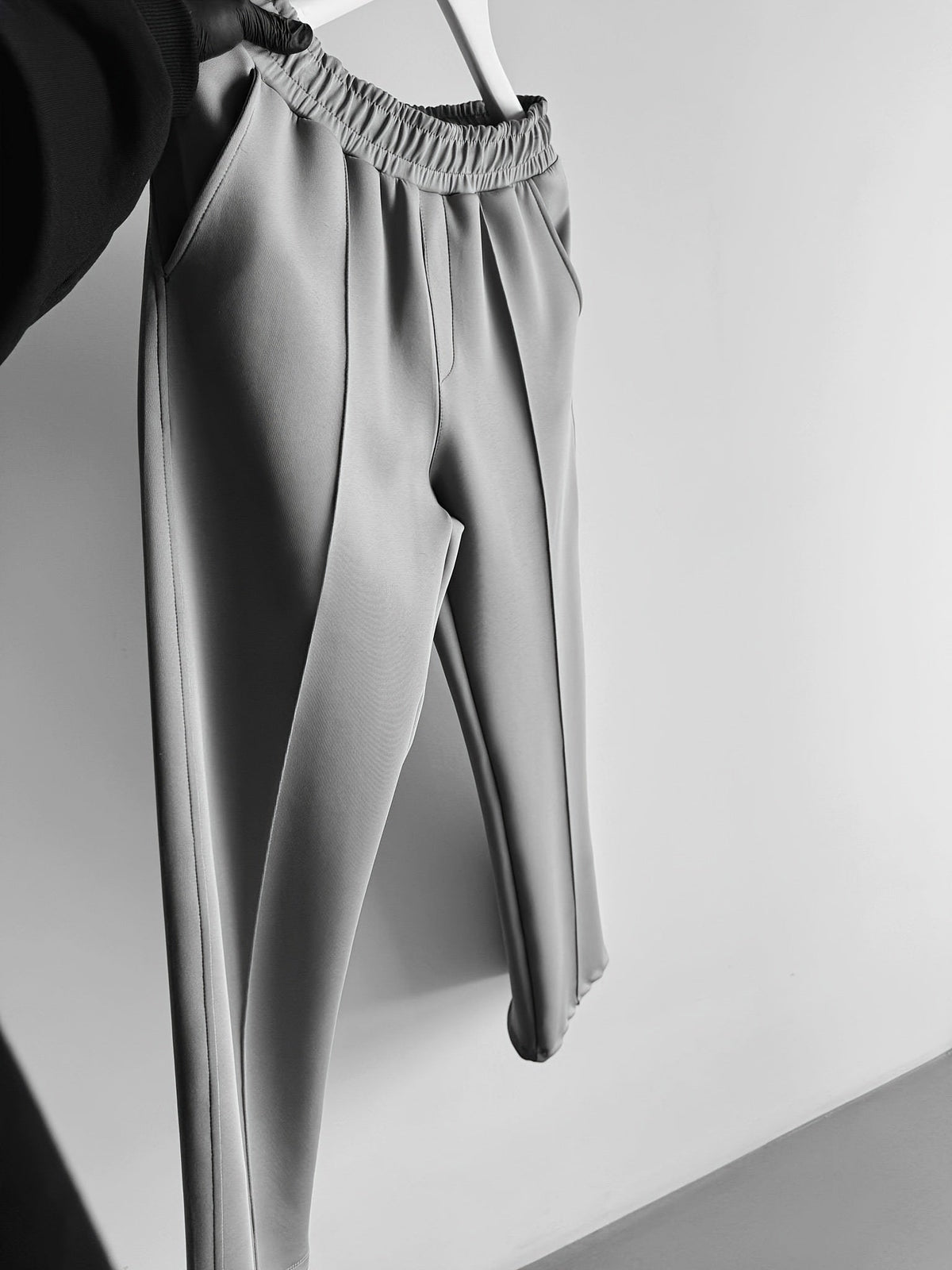 Smart pleated tailored everyday trousers for men | Ellison -8