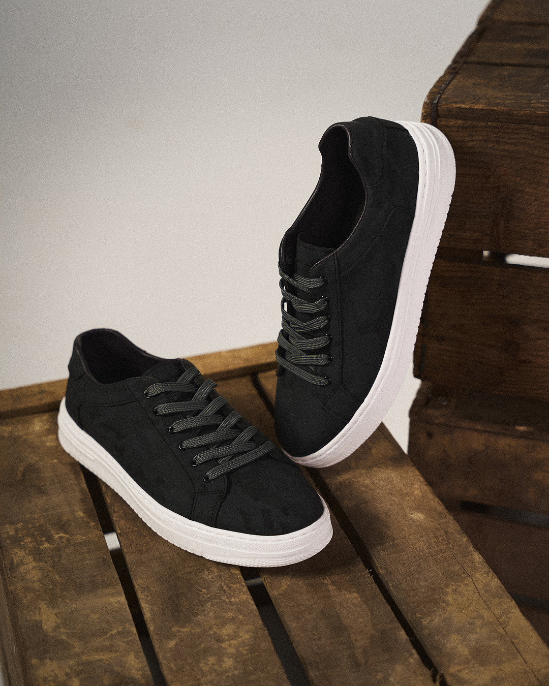 Classic leather stitched everyday trainers for men | Belmont -3