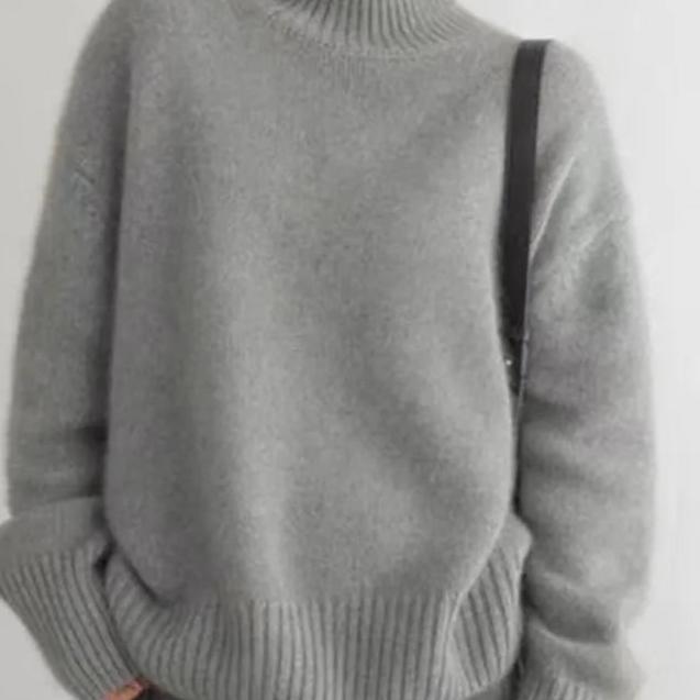 Oversized turtleneck knit sweater with relaxed fit for Women | Sydney Élan