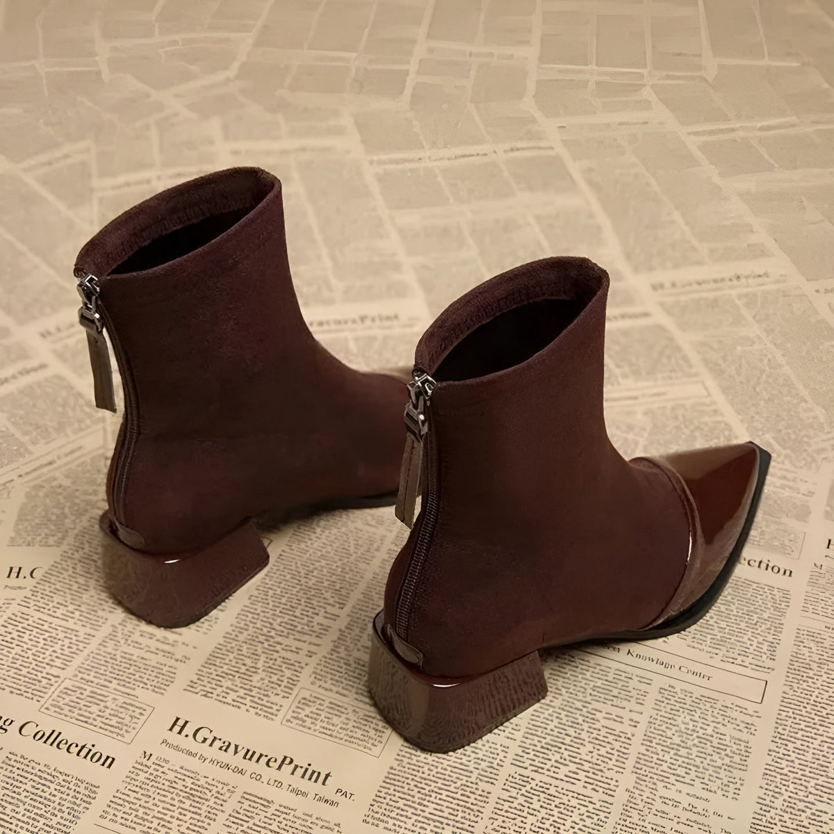 Elegant block heel ankle boots with glossy details for Women | Gracia Noir