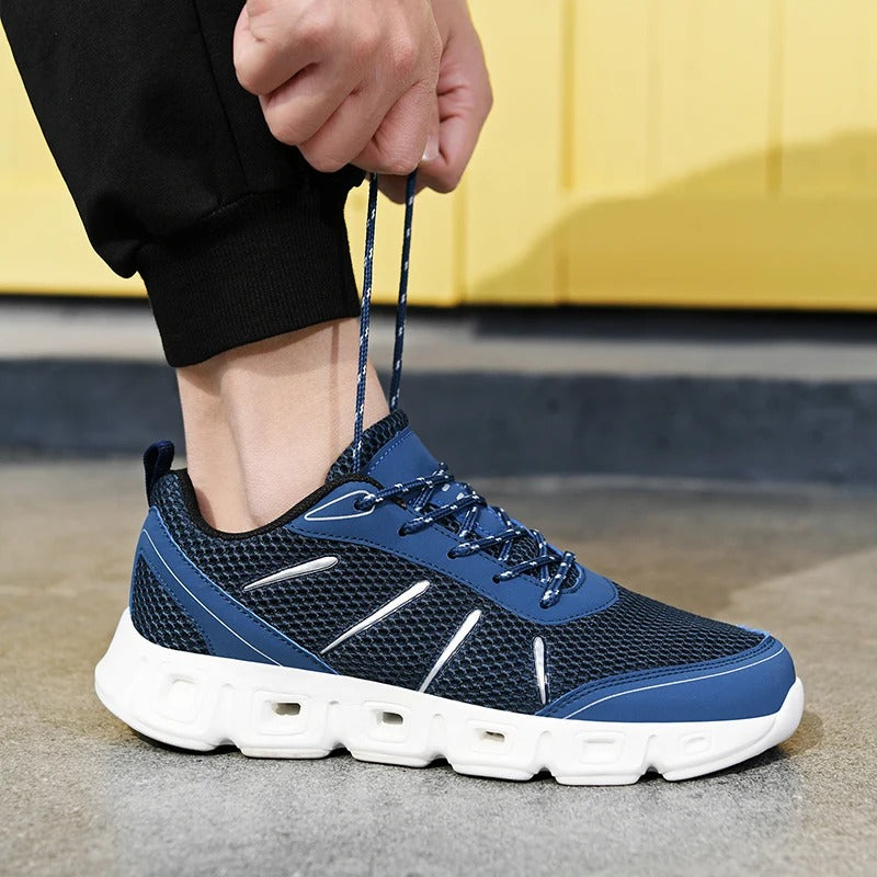 Performance adaptive-cushioning running trainers for men | AeroFlex -7