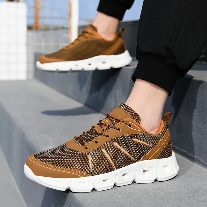 Performance adaptive-cushioning running trainers for men | AeroFlex -11